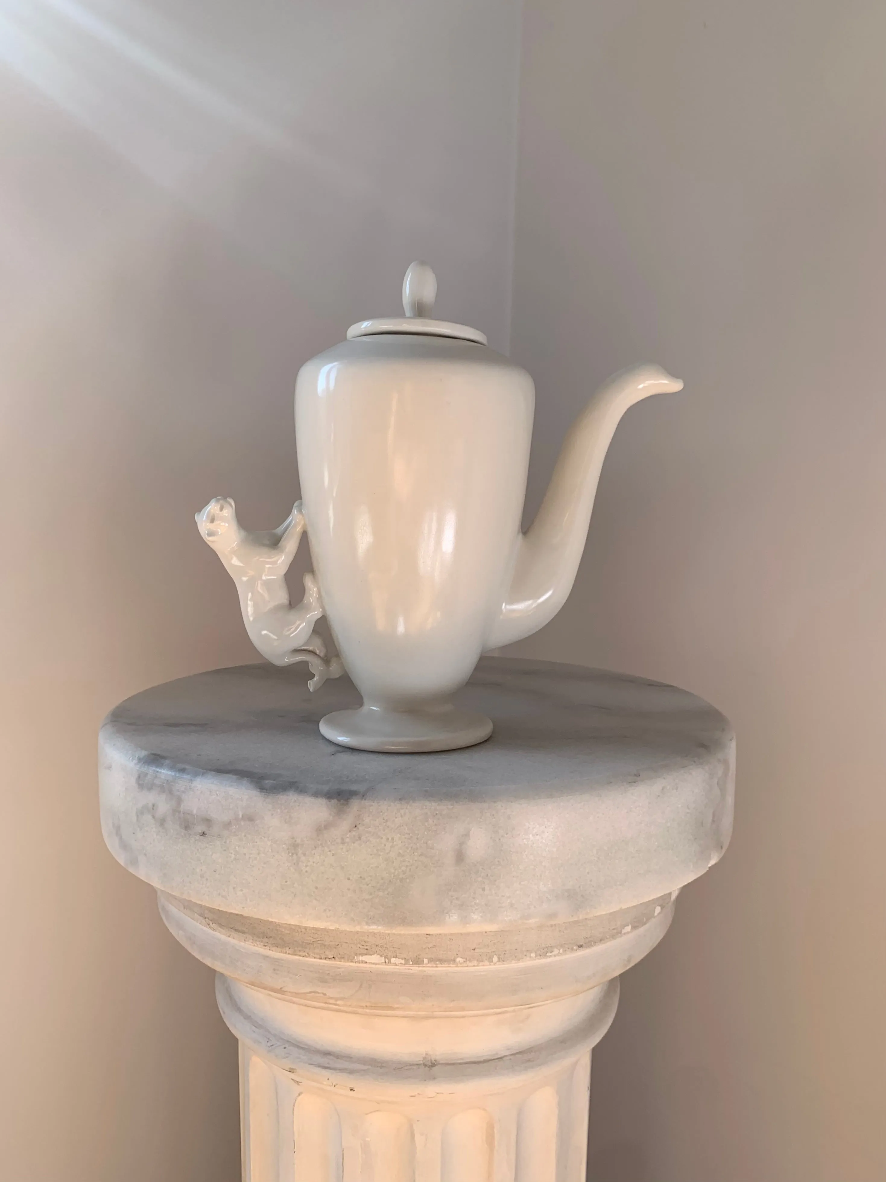 Cleo teapot